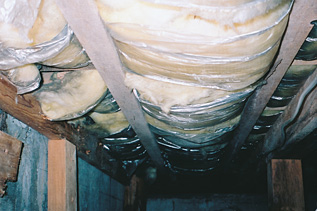 シロアリ 被害 画像（床下部材 腐朽）イメージ1